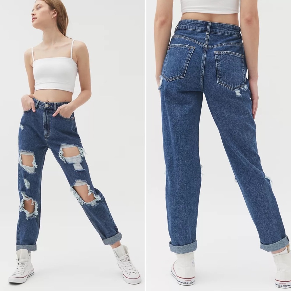 Urban Outfitters BDG high-Waisted Mom Jeans Destroyed Medium Wash Size 26
